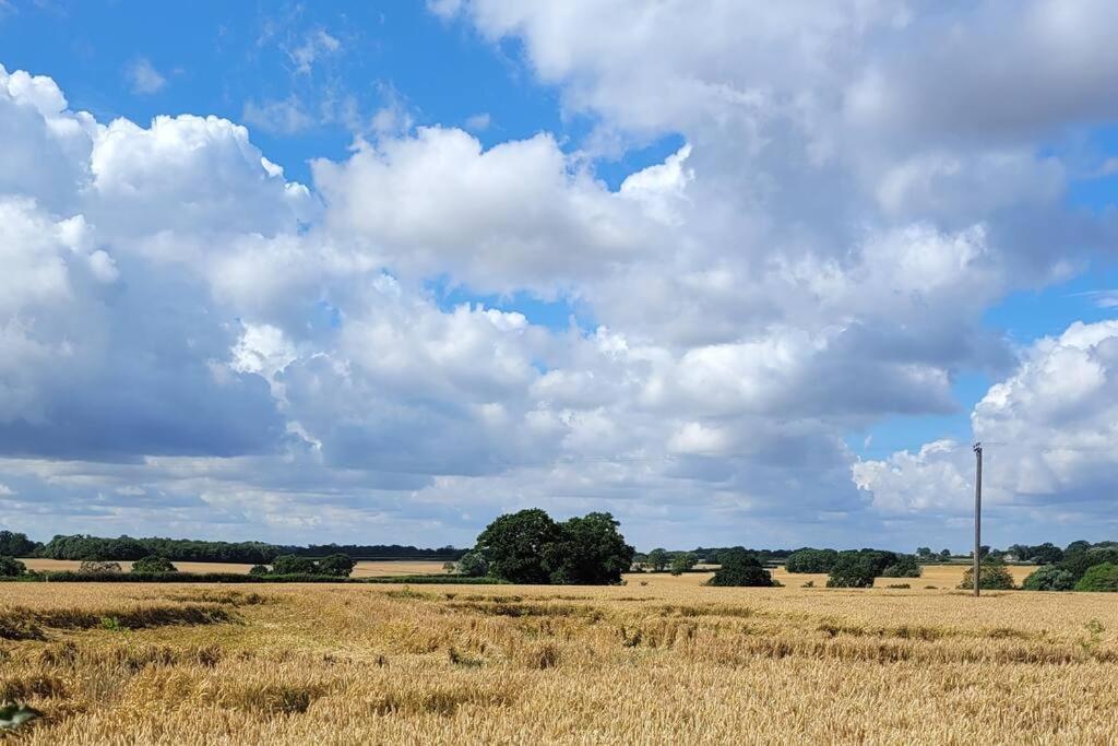 Entire 2 Bed Coach House In Peaceful Norfolk Village Pulham Екстер'єр фото