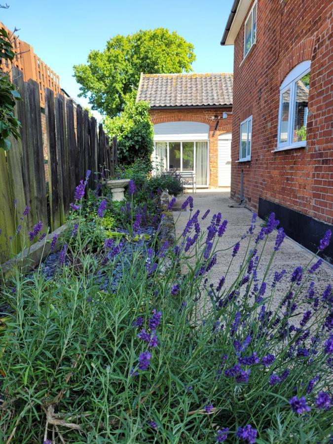 Entire 2 Bed Coach House In Peaceful Norfolk Village Pulham Екстер'єр фото
