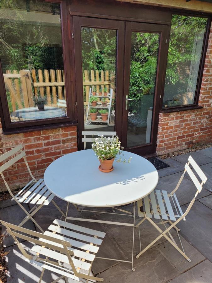 Entire 2 Bed Coach House In Peaceful Norfolk Village Pulham Екстер'єр фото